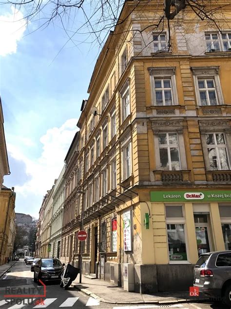 Ulica Palisády v Bratislave s historickými budovami