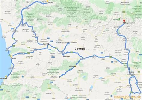 Fotografia malebnej horskej cesty v Gruzínsku