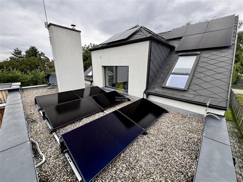 Infografika zobrazujúca fungovanie solárneho systému na streche rodinného domu