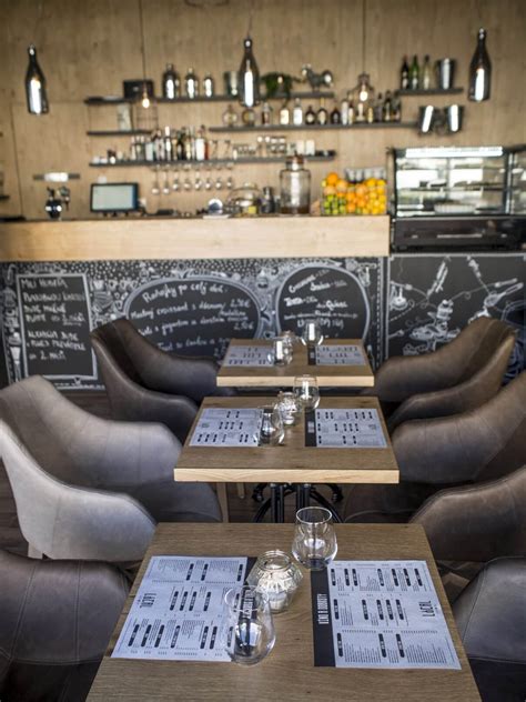 Ilustrácia rôznych typov gastro prevádzok - krčma, kaviareň, bistro