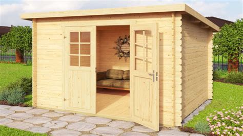 drevený domček na náradie