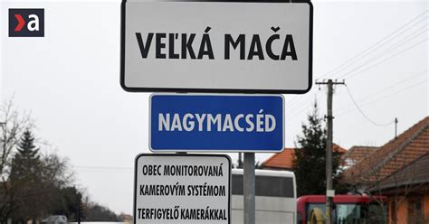 Nápis na múre palácového prejazdu pripomínajúci Bratislavský mier