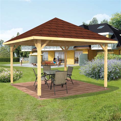 Šesťuholníkový drevený altánok v záhrade