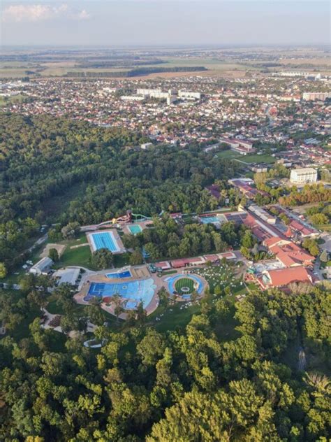 Fotografia termálnych kúpeľov vo Veľkom Mederi