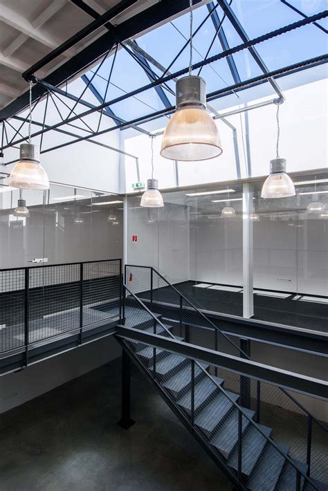 Exteriér premenenej výrobnej haly na eventový priestor
