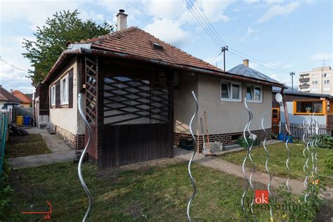čiastočne zrekonštruovaný rodinný dom v Banskej Belej