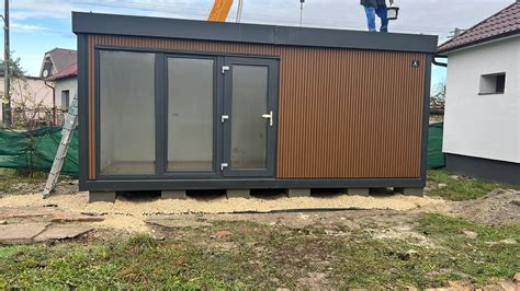Vizualizácia domu s modernou prístavbou zo sendvičových panelov