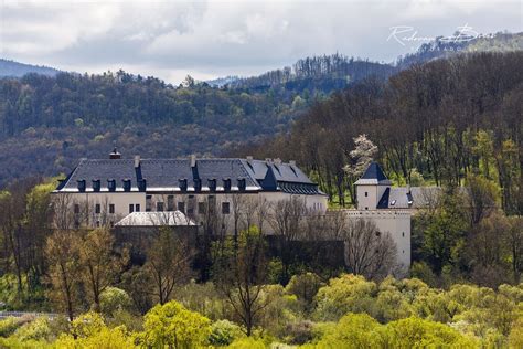 Gotický poľovnícky zámok