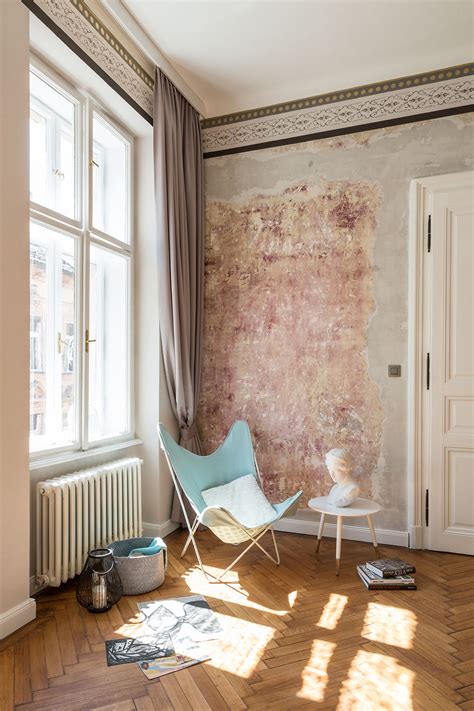 Interiér švédskeho bytu s vysokými stropmi