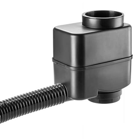 Diagram znázorňujúci zberač dažďovej vody integrovaný do zvodového potrubia a napojený na sud