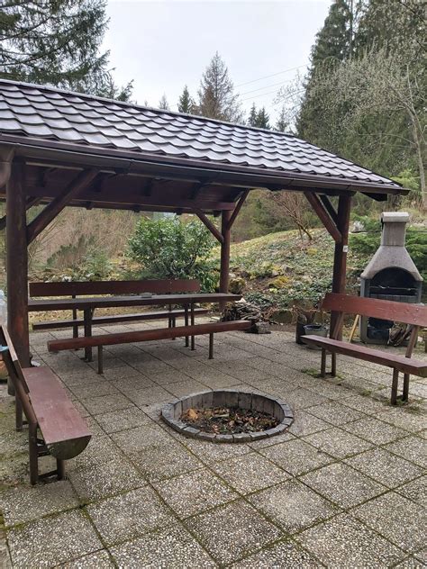 Vonkajšie posedenie s grilom a ohniskom