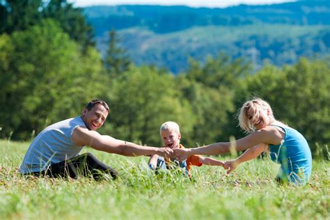 rodina v prírode počas friluftsliv