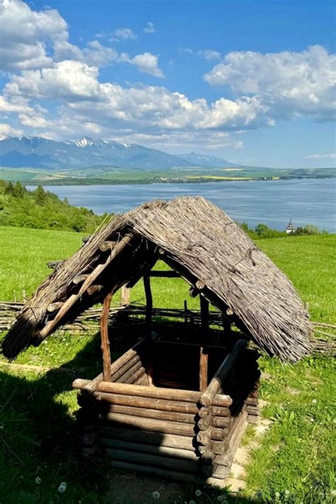 Rekonštrukcia keltskej osady na Bielej skale
