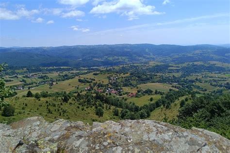Panoramatický výhľad na Trenčiansky kraj s horami a údoliami