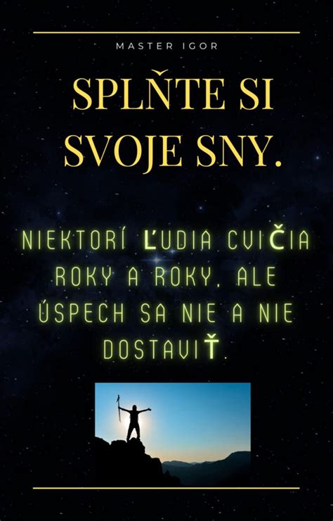Osoba píšuca si svoje ciele do denníka