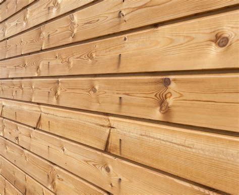 Detail dreveného obkladu s viditeľnou kresbou