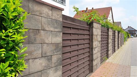 Betónové plotové tvárnice s rôznymi povrchovými úpravami