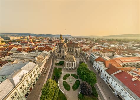 Ilustračná fotografia mesta s modernou architektúrou