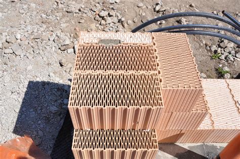 Ukážka rôznych murovacích materiálov