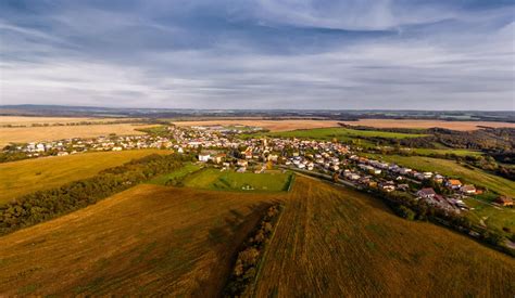 Panoráma obce Sebechleby s vinicami