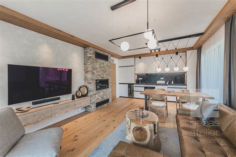 Interiér moderného apartmánu v rezorte Hilson s kuchynským kútom a obývacou časťou