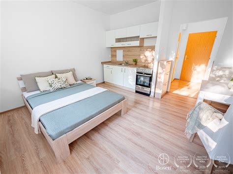 moderná garsónka s novým nábytkom