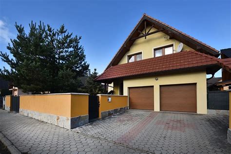 Fotografia rodinného domu s pozemkom