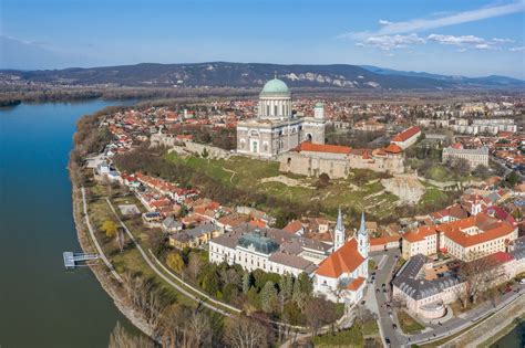 Ostrihomská bazilika nad Dunajom