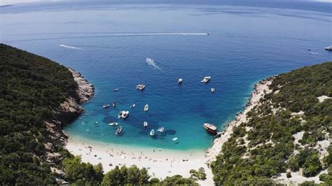 Fotografia ostrova Cres s typickou krajinou