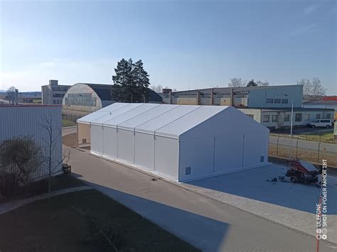 Stanová hala s logom firmy