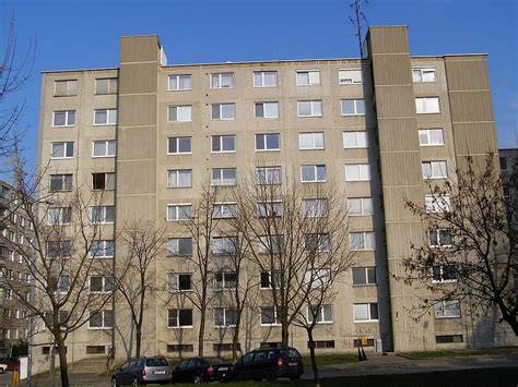 Ulica Karola Adlera v Bratislave s bytovými domami