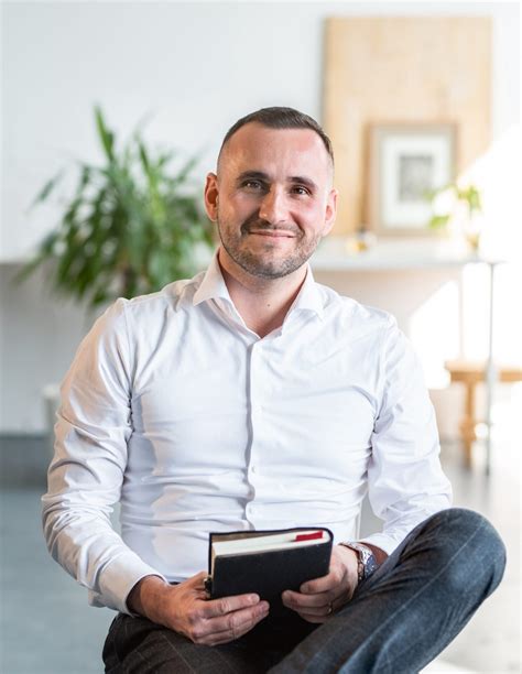 Tomáš Porubský pri práci