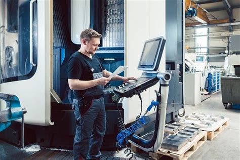 Operátor CNC stroja