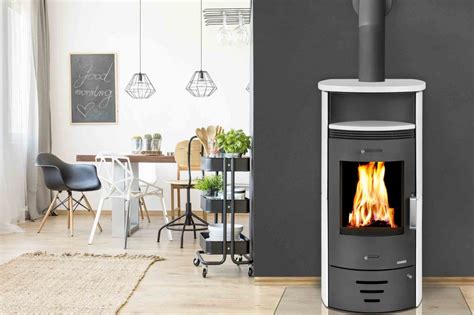 Ilustrácia moderných krbových kachlí v obývacej izbe