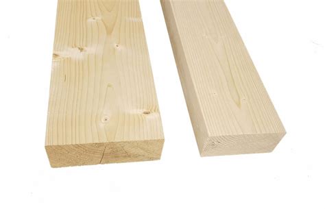 Rôzne typy drevených hranolov s povrchovou úpravou