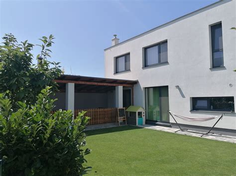 Átriový rodinný dom v Prievidzi - exteriér