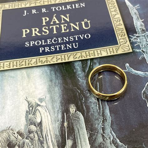Ilustrácia dvoch prepletených prsteňov symbolizujúcich manželstvo a majetok.