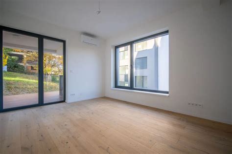 Interiér moderného bytu s terasou