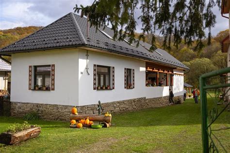 Chalupa v tradičnom slovenskom štýle