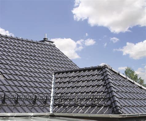 Keramická škridla na streche