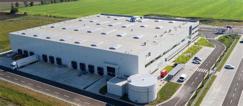 Skladové priestory s nákladnými rampami