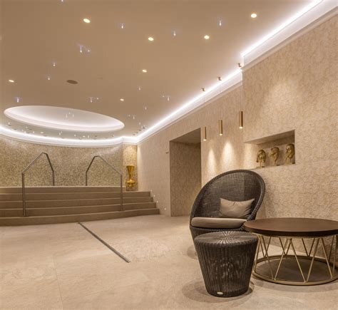 Interiér moderného wellness centra