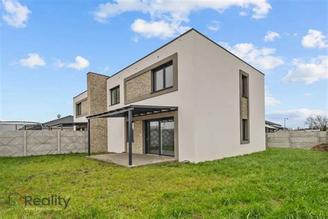 Moderný nízkoenergetický dvojdom v zelenej lokalite