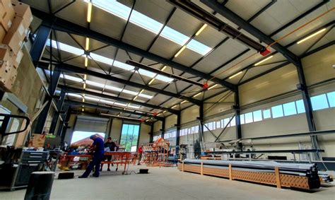 Moderná výrobná hala s administratívnym zázemím