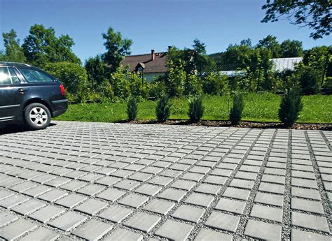 Vizualizácia budovy v jej mestskom kontexte s dôrazom na parkovacie plochy a zeleň