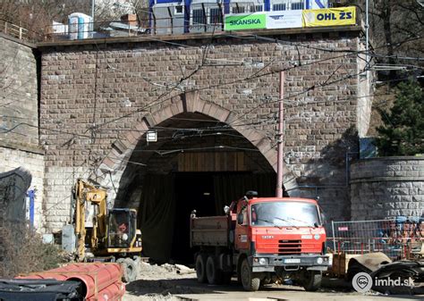 Pohľad na portál tunela Paludza počas výstavby
