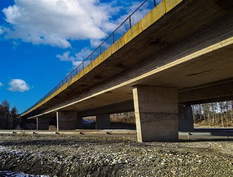 Infografika porovnávajúca pôvodnú a novú trasu trate pri Liptovskom Mikuláši