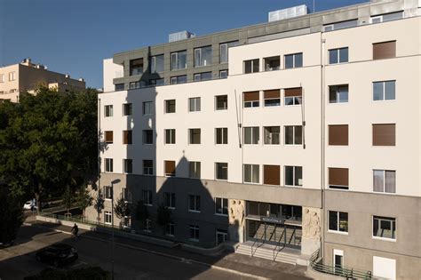 Pôvodný funkcionalistický dizajn budovy Bezručova 3