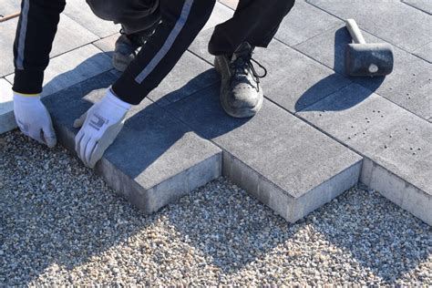 Ukážka kvalitnej zámkovej dlažby použitej pri rekonštrukcii chodníkov