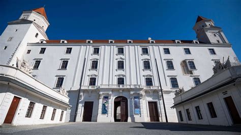 Drevozemný val z 11. storočia objavený na Bratislavskom hrade